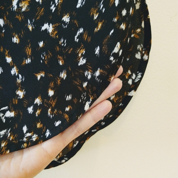 Dynamite VNeck Sheer Print Blouse XS - Picture 5 of 8